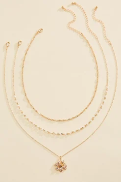 Women Versona Flower Pendant Necklace Set