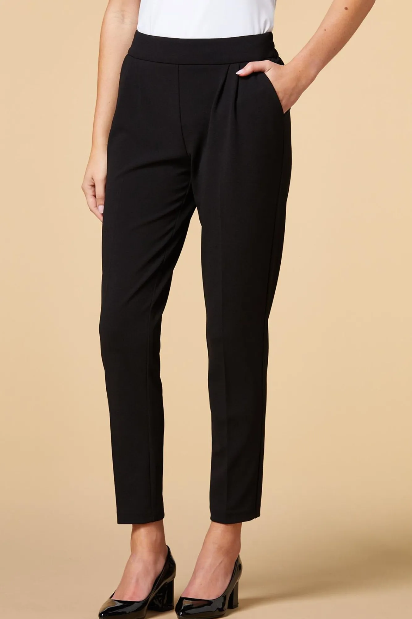 Women Versona Pleat Freak Pants