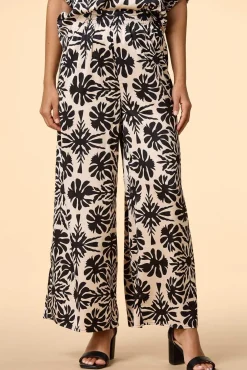 Women Versona Shade Tree Pants