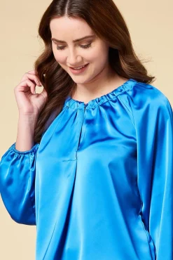 Women Versona Smooth Talker Top
